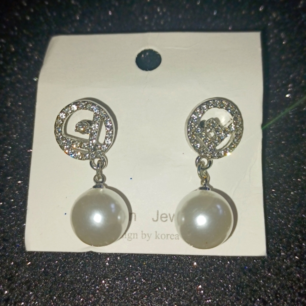 Sparkley pearl earrings